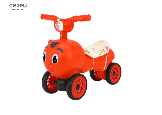 おもちゃ車のプラスチックの滑走の乗車に沿う押しに床を張るフィート